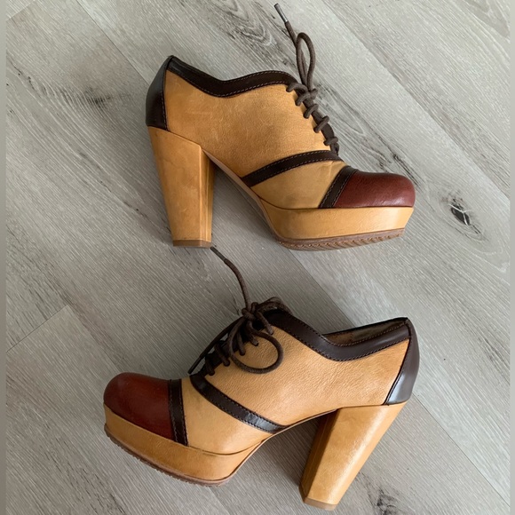 Hinge Retro Style Platform Block Heels, Size 6 - Picture 11 of 16